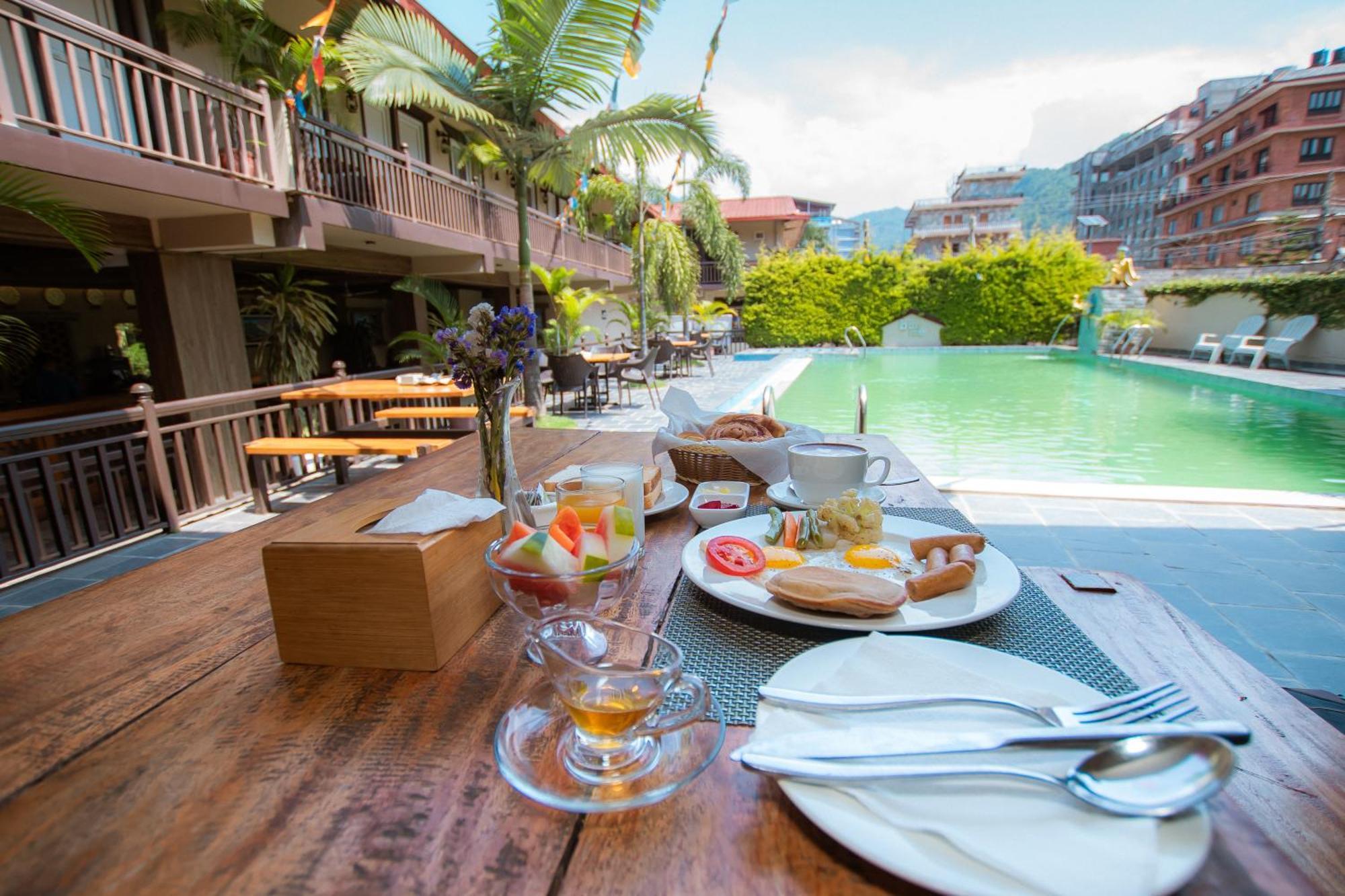 Busy Bee Resort, Pokhara Exterior foto