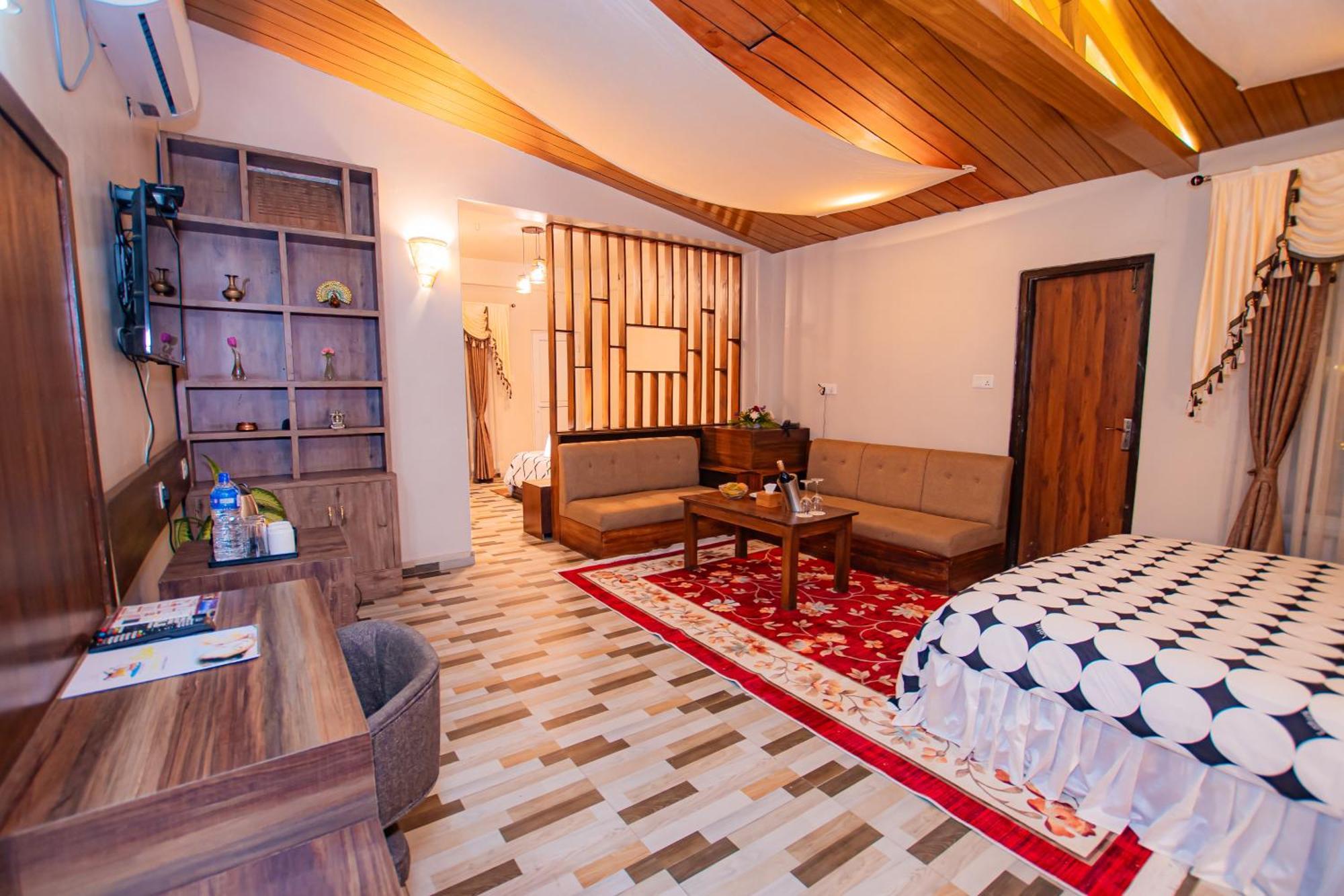 Busy Bee Resort, Pokhara Exterior foto